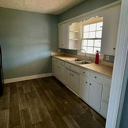 4th image of 108 Lloyd St