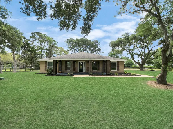 18011 Jungman Rd, Damon, TX 77430