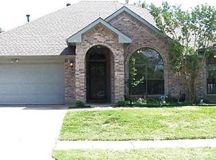 6840 Hickory Hollow Ln, North Richland Hills, TX 76182