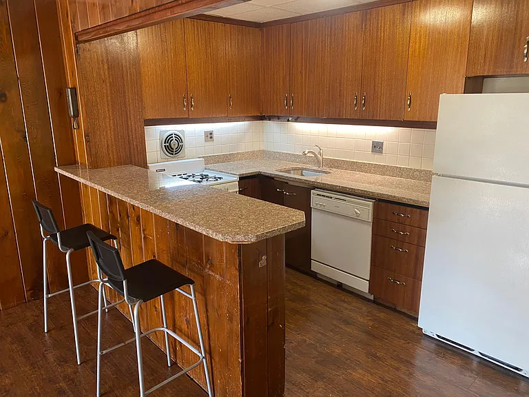 714 Summerlea St #5 — Photo 2