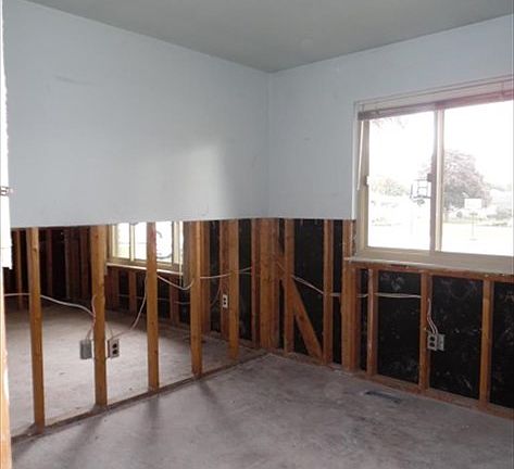 5th image of 39339 Surrey Heights Ct