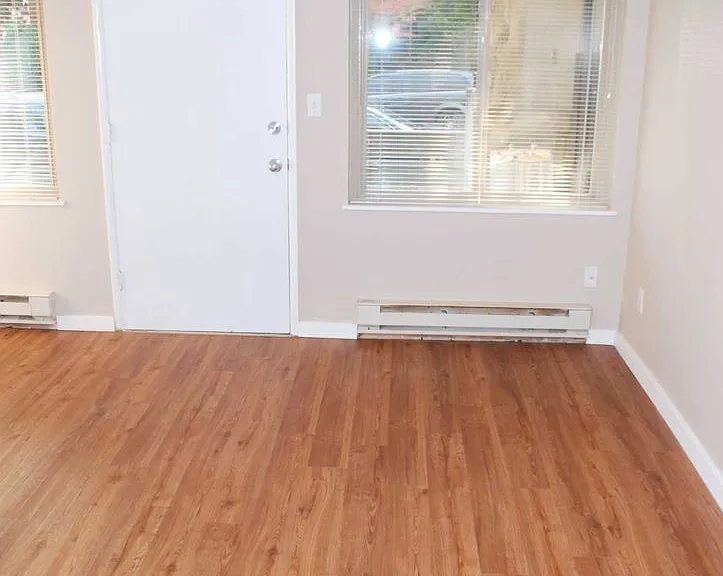 320 Valley St — Photo 5