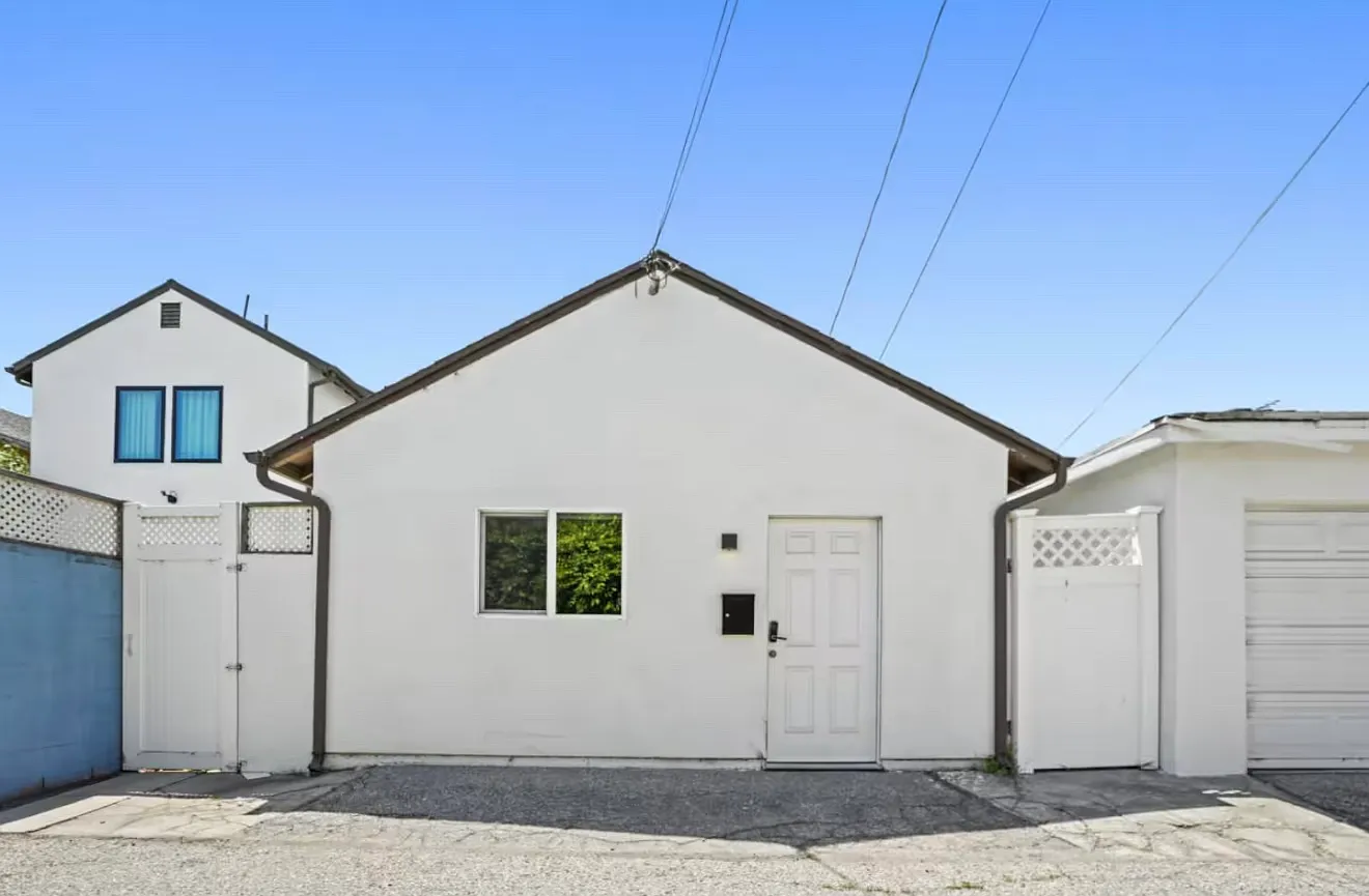 Studio, $5,500 — Photo 1