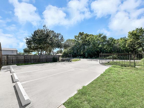 4th image of 5113 Rue St #A