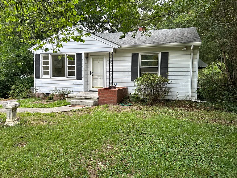 506 Westchester Dr — Photo 3