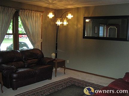 Living room 13' x 18' 6"