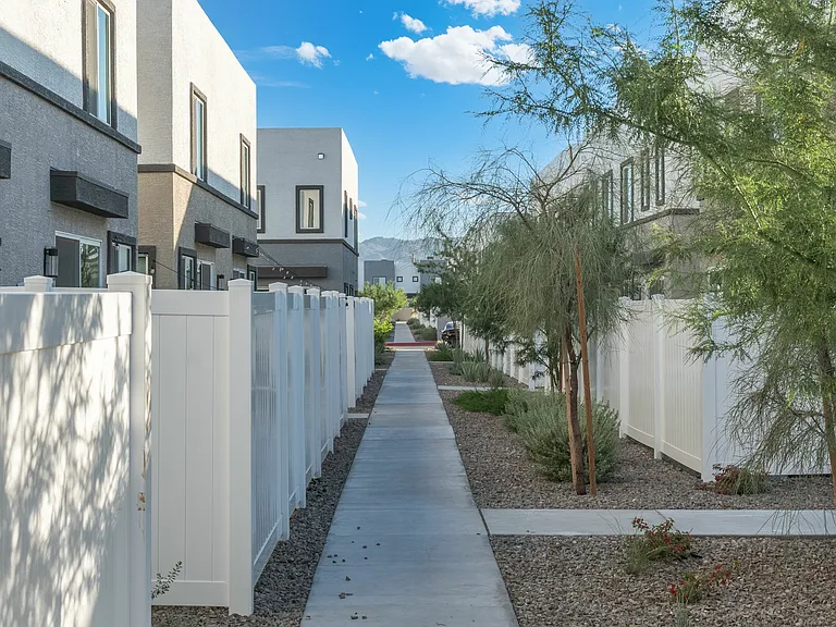 Raymond Place Townhomes — Photo 20