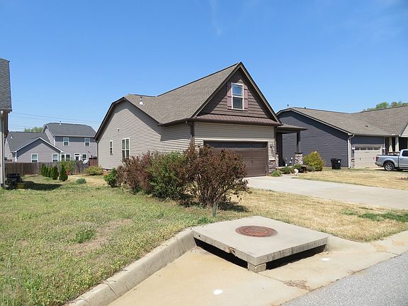 3rd image of 12 Rivanna Dr