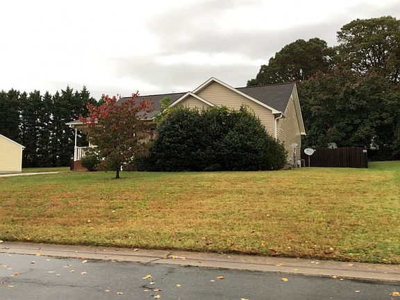 2nd image of 140 Northoaks Dr