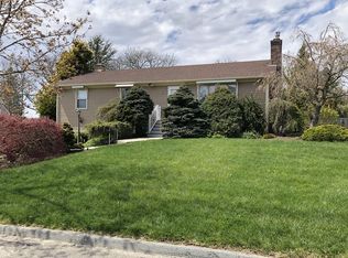 8 Laura Ln, Fairhaven, MA 02719