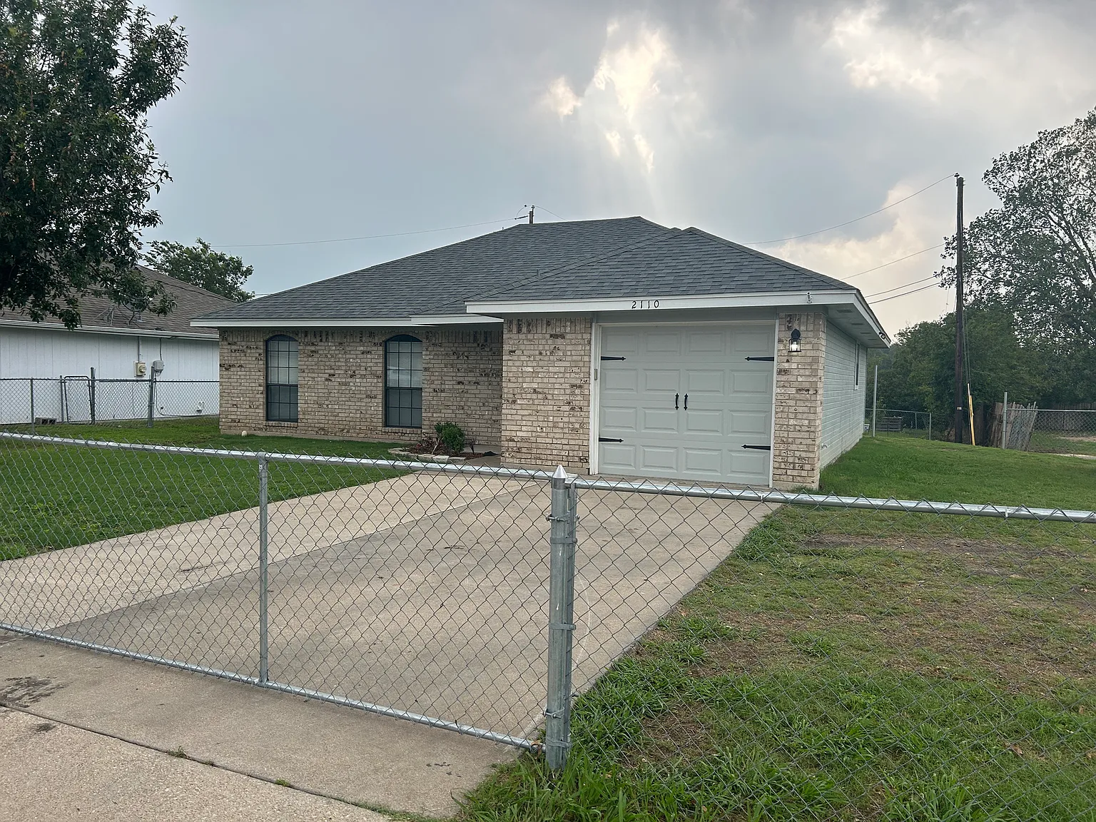 2110 Jerome Dr — Photo 2
