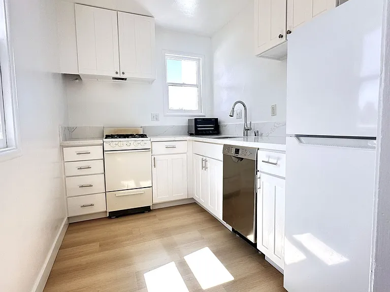 1827-1829 Berkeley Way — Photo 6