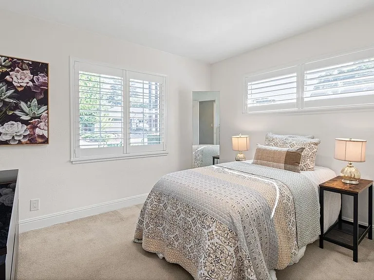 1261 Davis Ave — Photo 16