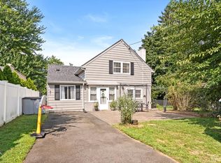 31 Corson Ave, Hamilton, NJ 08619