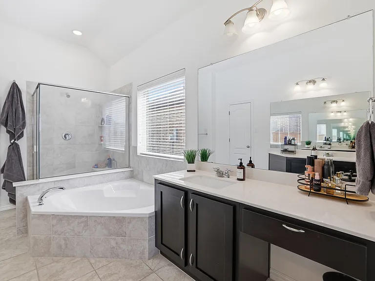 5613 Breezy Dr — Photo 11
