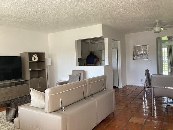 4th image of 359 Brighton Dr E #I
