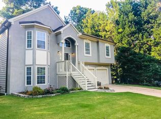 7044 Surrey Dr, Woodstock, GA 30189