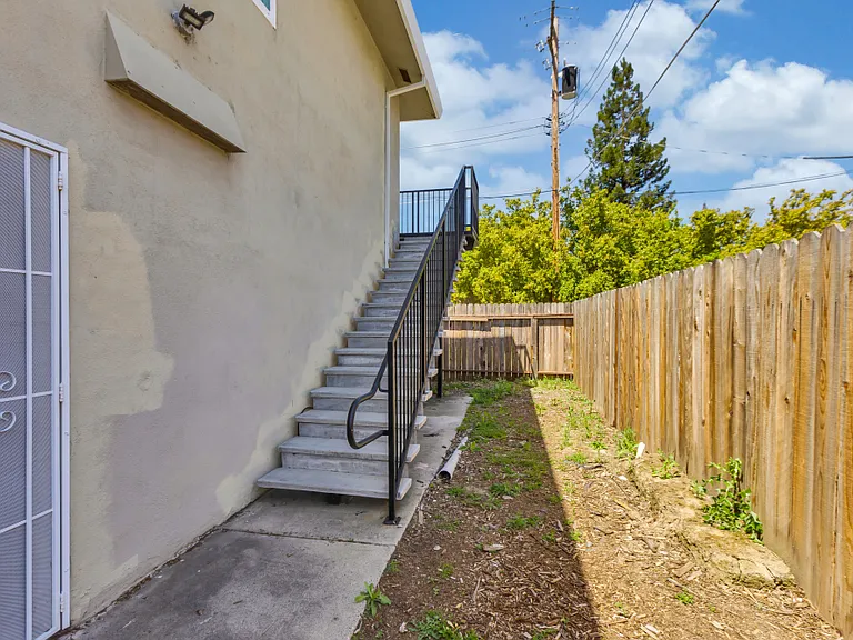 2405 Cava Ct #4 — Photo 16