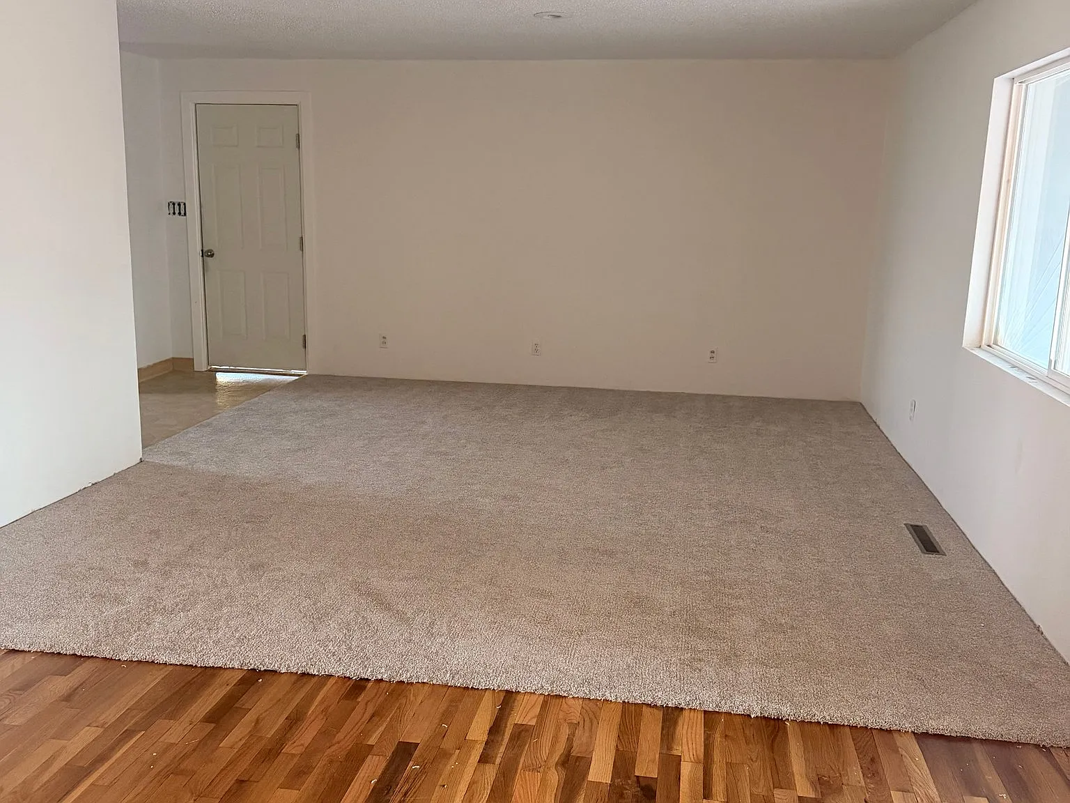 3 bedroom east Medford home on a large lot available for rent. — Photo 3