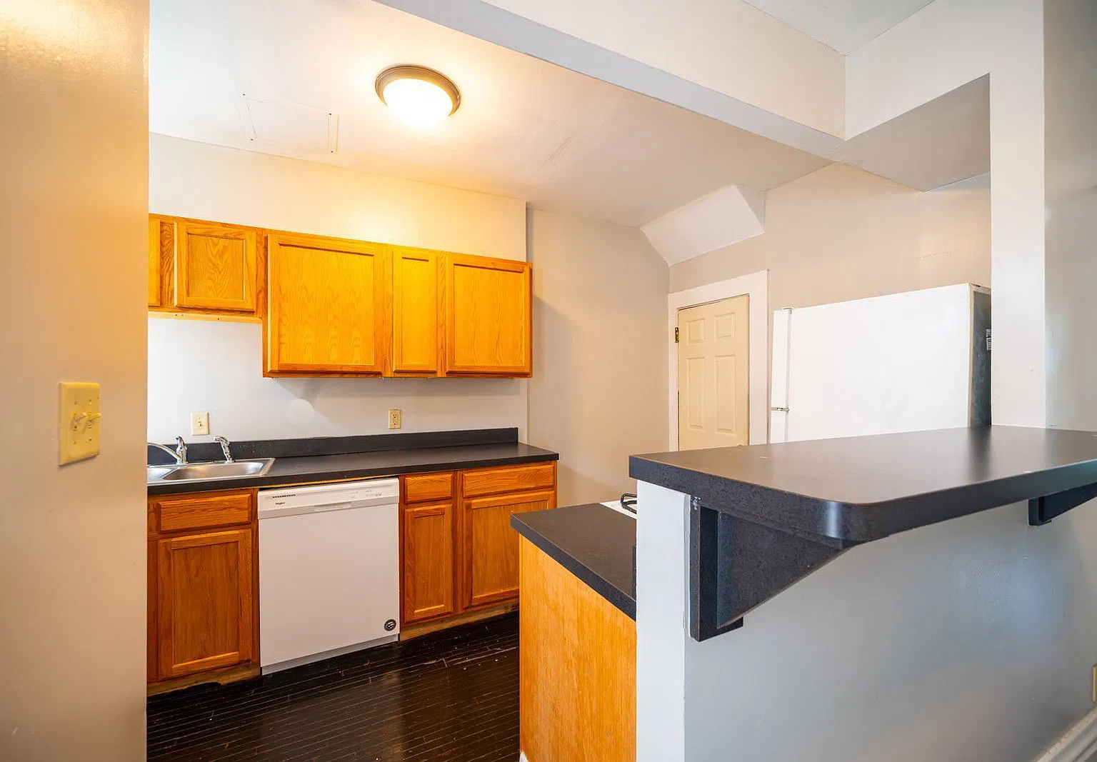 2 bed, 1.0 bath, $1,355 — Photo 3