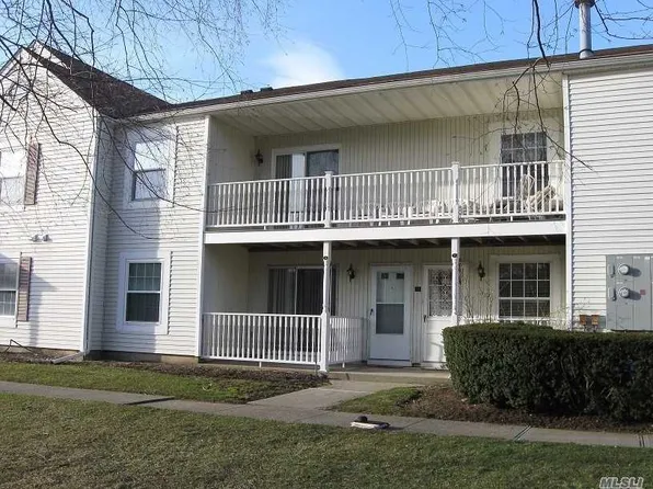 69 Fairview Cir, Middle Island, NY 11953