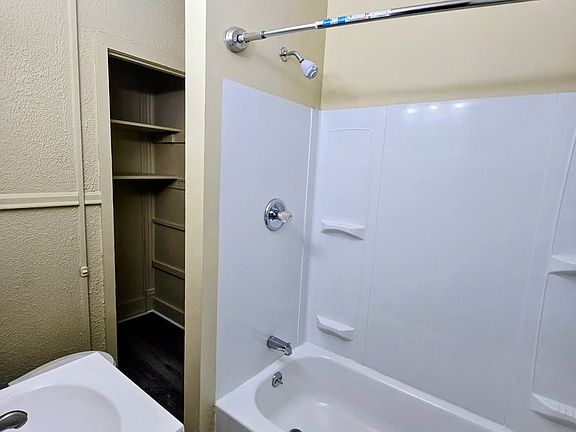5th image of 104 N 8th St #6