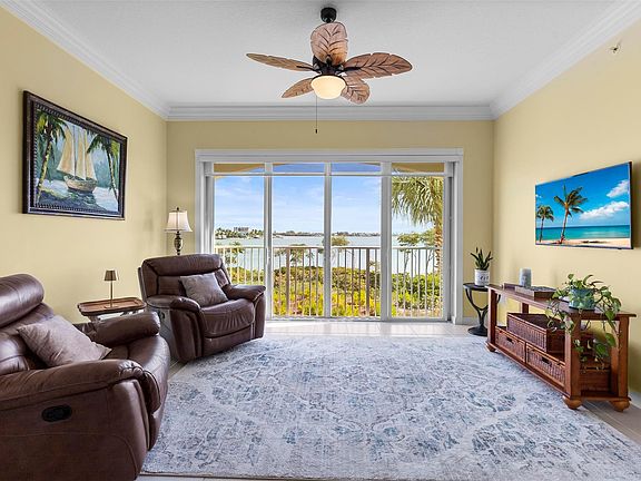 4th image of 21 Harbour Isle Drive #203