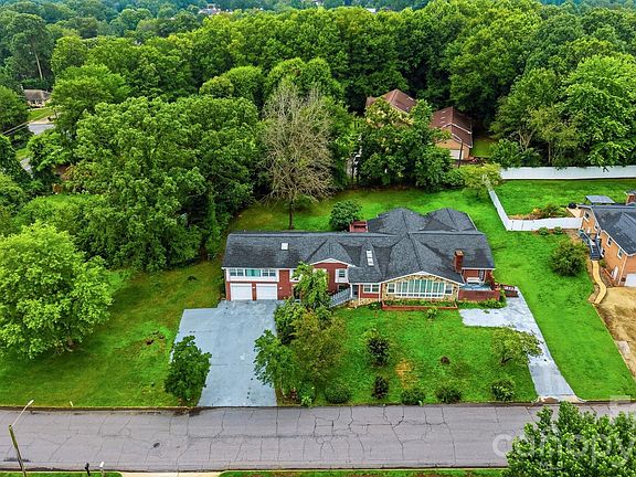 4th image of 103 Castlegate Dr