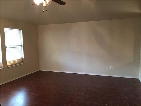5th image of 223 Hilltop Dr