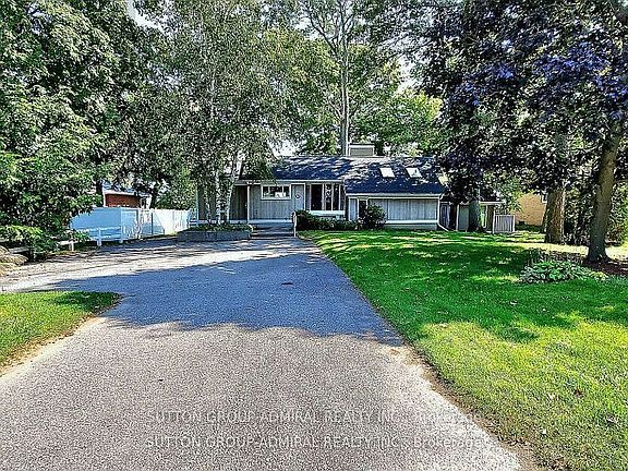 3rd image of 743 Broadview Ave