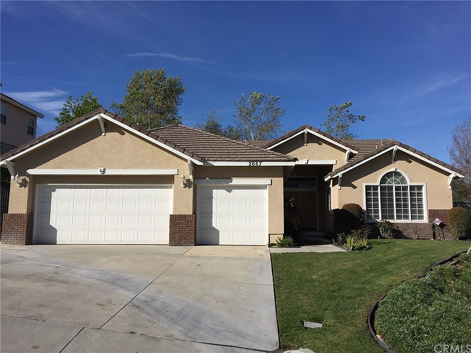 1st image of 2667 Surrey Dr