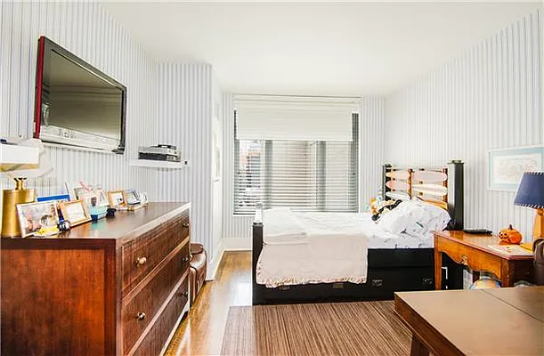 Sold by (Legacy) Elegran | media 10