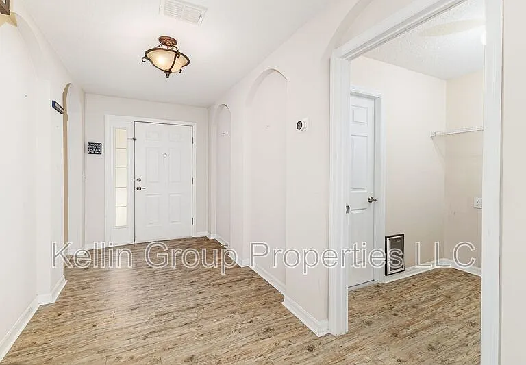7233 Wakeview Dr — Photo 5
