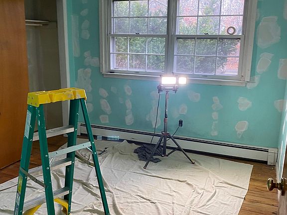 4th image of 37 Squires Ave