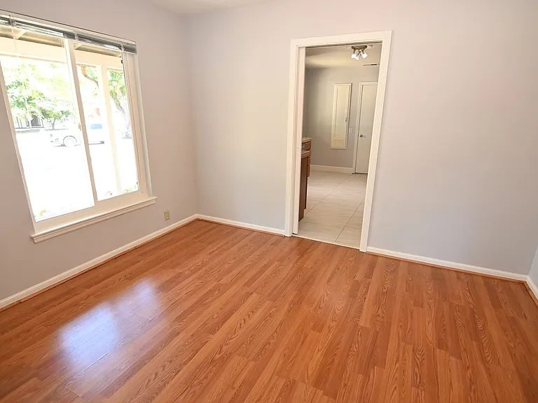 2466 Beechwood Ave — Photo 6