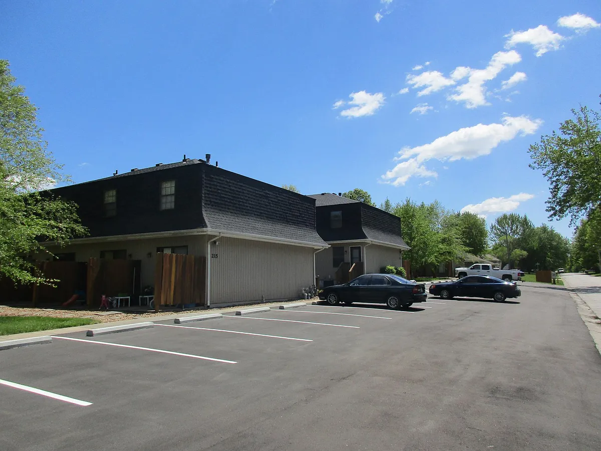 Building Photo - 215 SE Claremont St #A