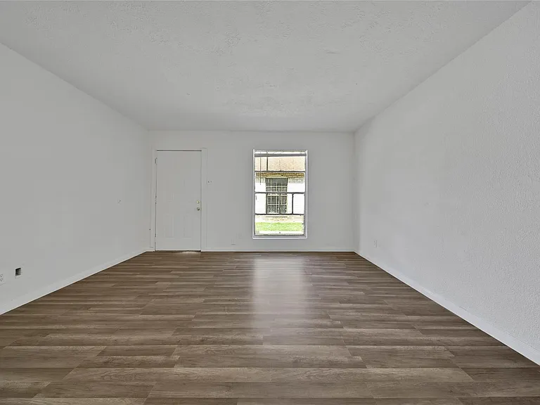 10006 Neuens Rd #1 — Photo 3