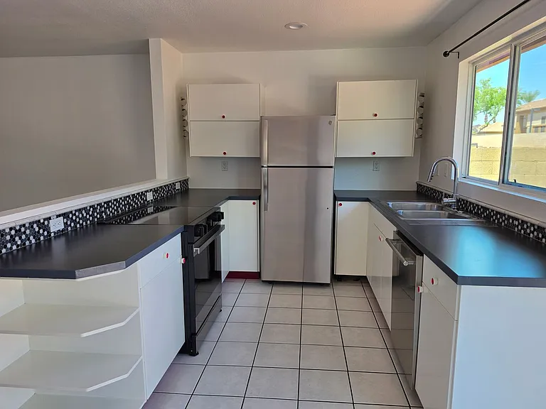 1506 E Palmdale Dr — Photo 9