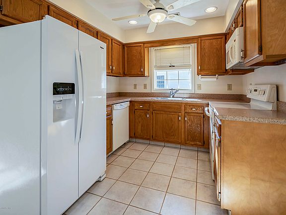 5th image of 1949 Cherryvale Ct