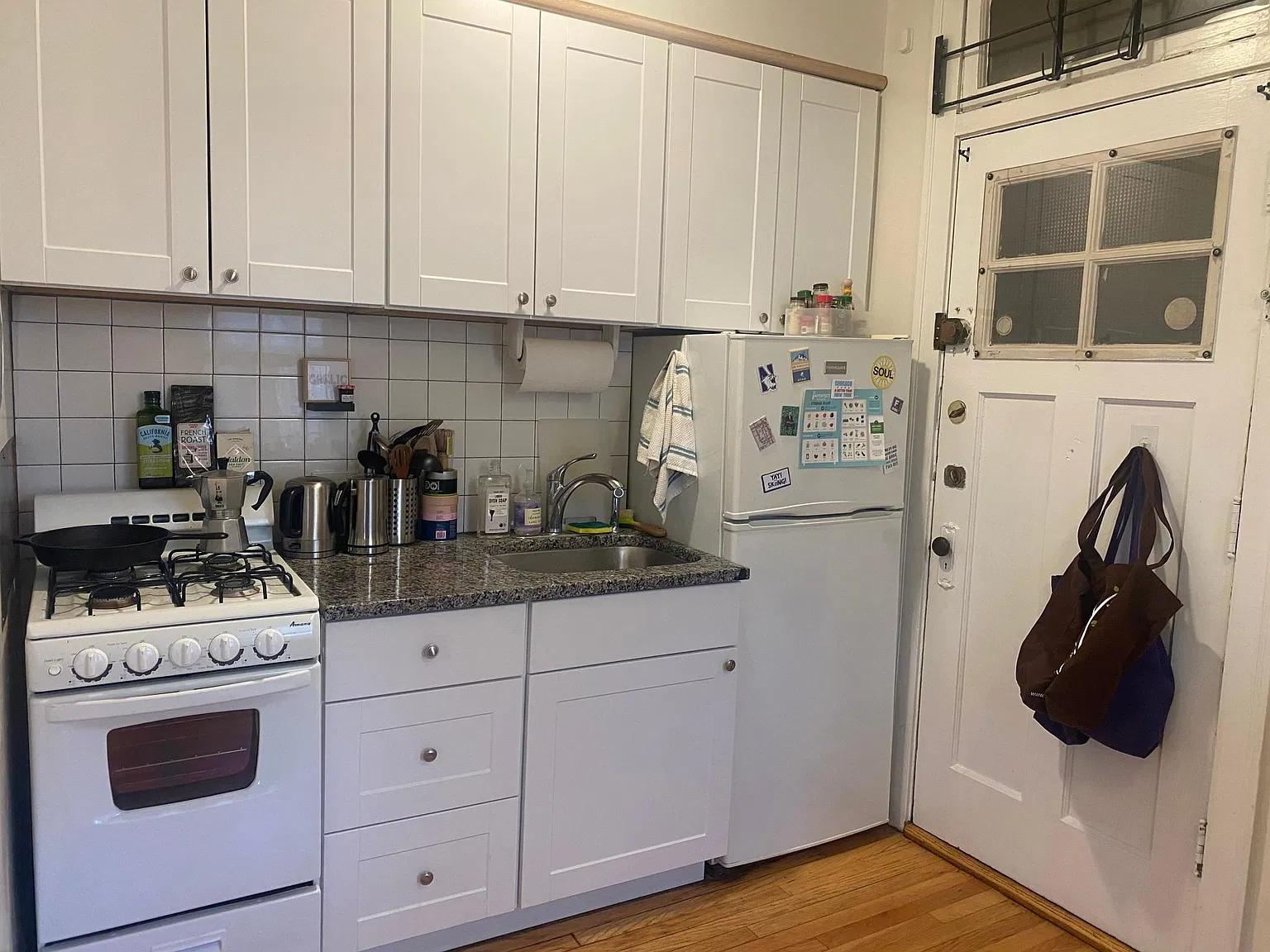 2 bed, 900 sqft, $2,200 — Photo 4