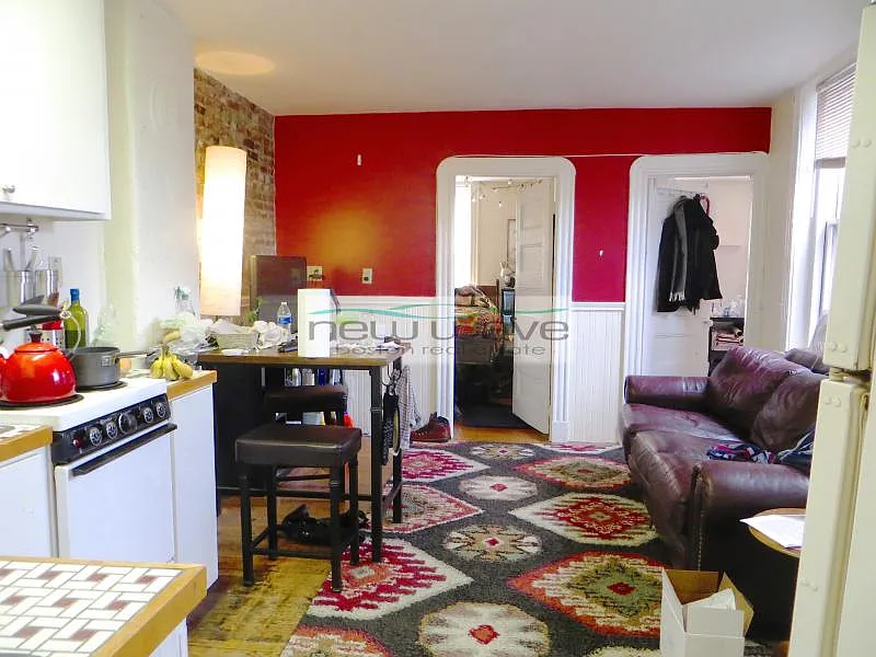 Building Photo - 72 Revere St #4R