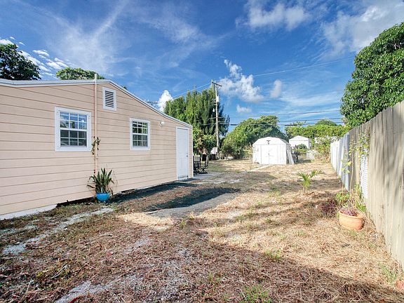 4th image of 7945 Coral Street