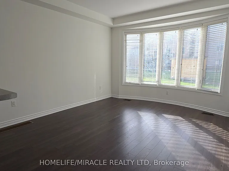 25 Phyllis Dr — Photo 7
