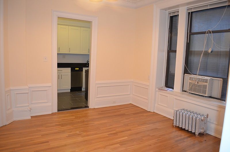 2nd image of 200 W 54th St APT 1J