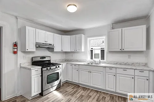 27 Drummond Ave Photo 1