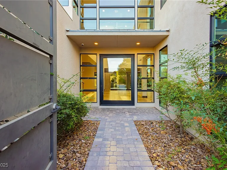 94 Glade Hollow Dr — Photo 6