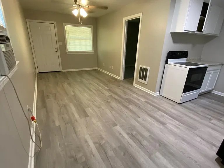 120 Hadley Dr — Photo 3