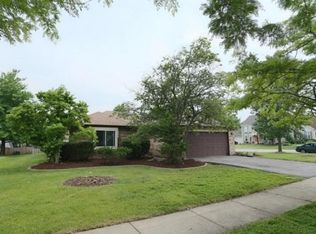 1680 Edinburgh Ln, Aurora, IL 60504
