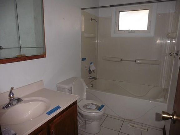 4th image of 907 S Buxton St