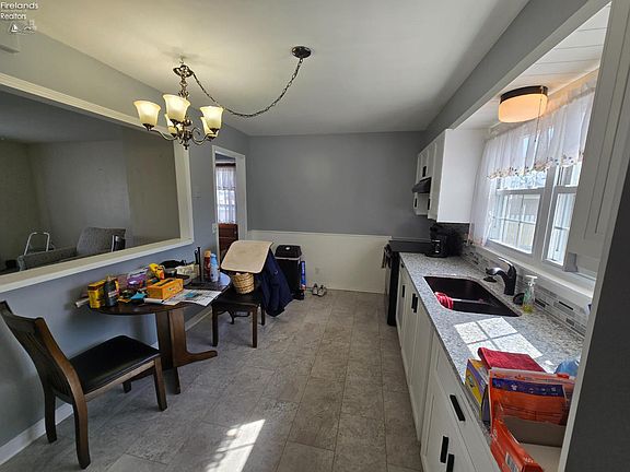 4th image of 2802 N Bayview Ln